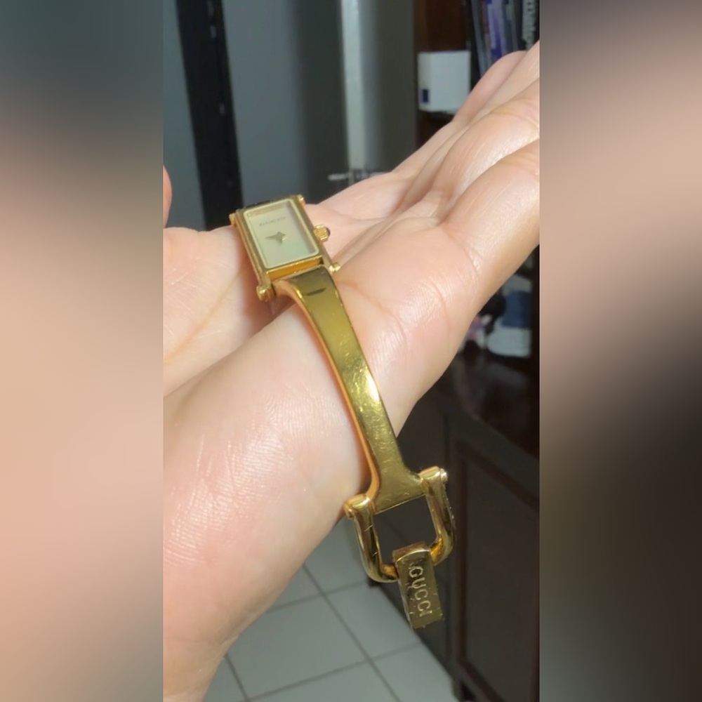 Vintage Gucci Gold Rectangular Watch with Iridescent Dial - Picture 4 of 5